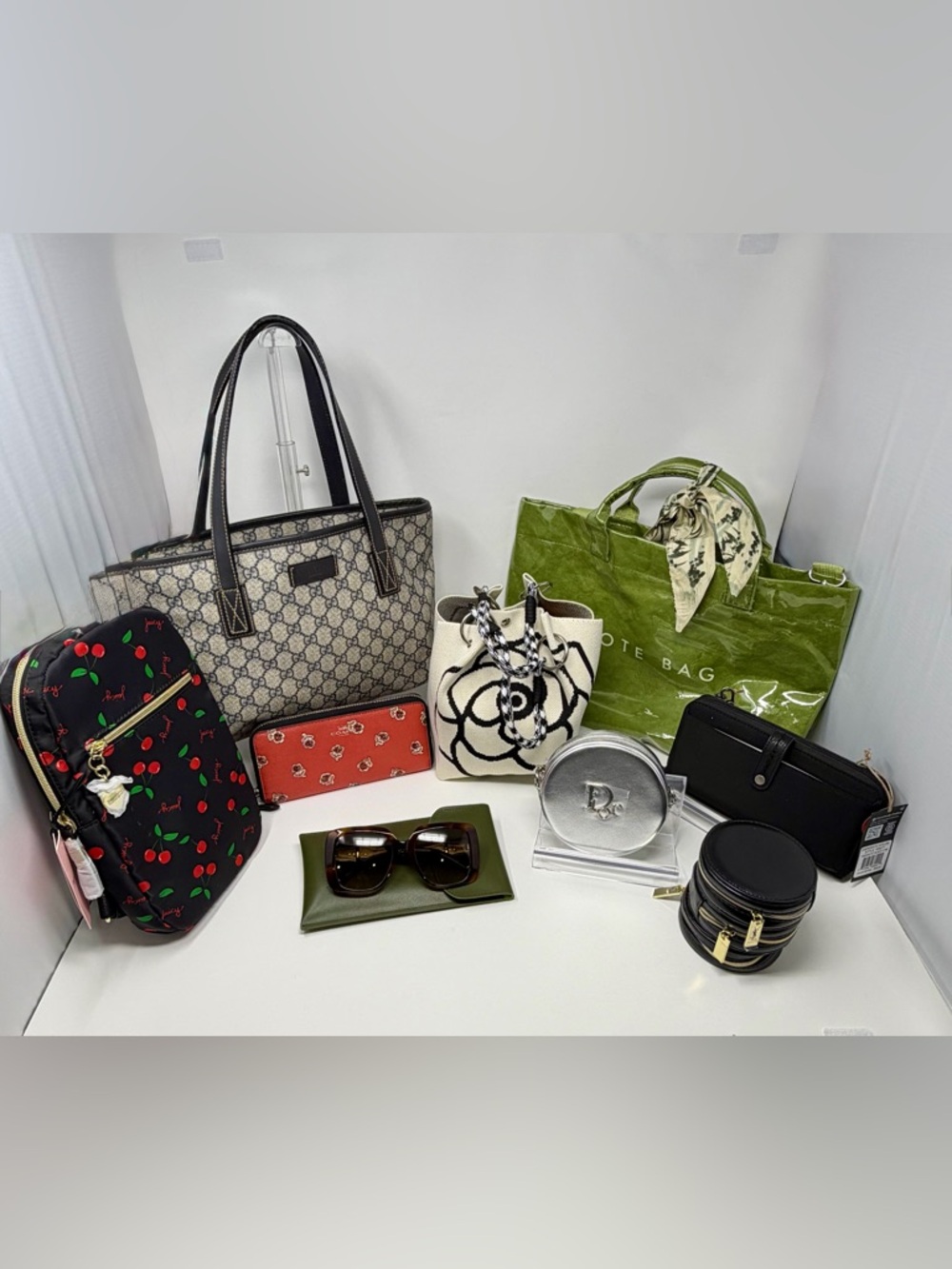 Stuffed Bags with Bonus Items - GUCCI, Juicy, Coach, Longchamp - Picture 5 of 16